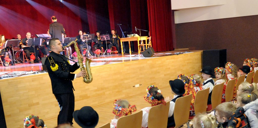 Orkiestra i dzieci 1z